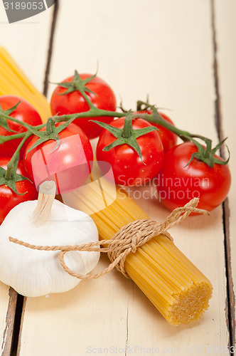 Image of Italian basic pasta ingredients