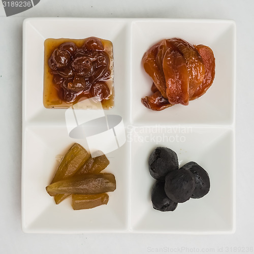 Image of Arabic sweets.