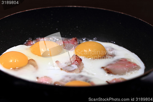 Image of ham and eggs fried 