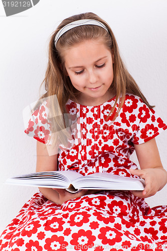 Image of Schoolgirl reading book