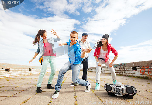 Image of group of teenagers dancing