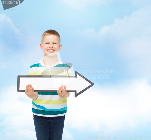 Image of smiling little boy with blank arrow pointing right