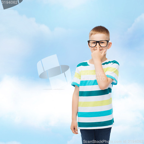 Image of smiling little boy in eyeglasses