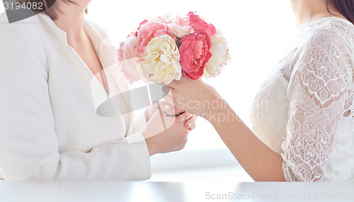 Image of close up of happy lesbian couple with flowers