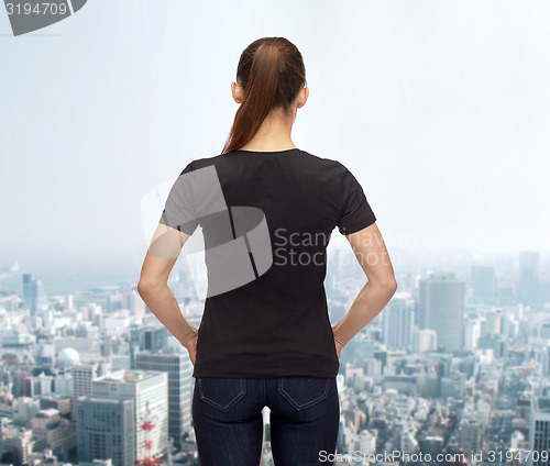 Image of woman in blank black t-shirt