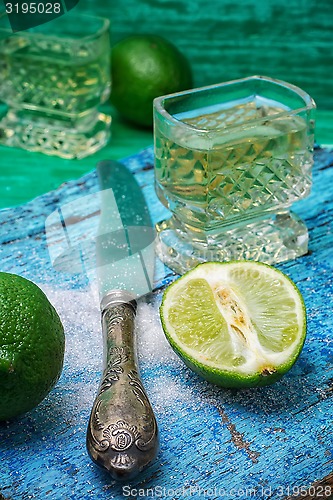 Image of alcoholic cocktail with additions of lime