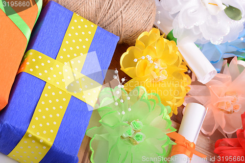 Image of set of gift box, bow and ribbons