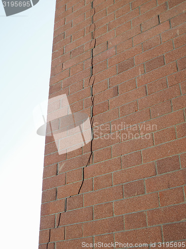 Image of Cracked wall