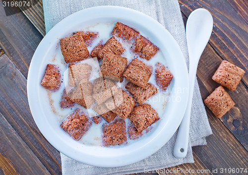 Image of dry breakfast with milk