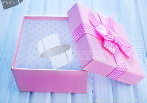 Image of box for present