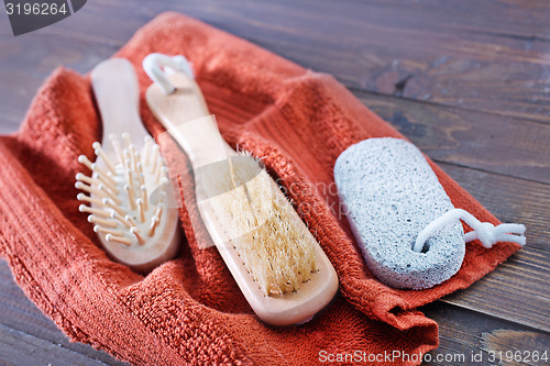 Image of towels and hearbrushes