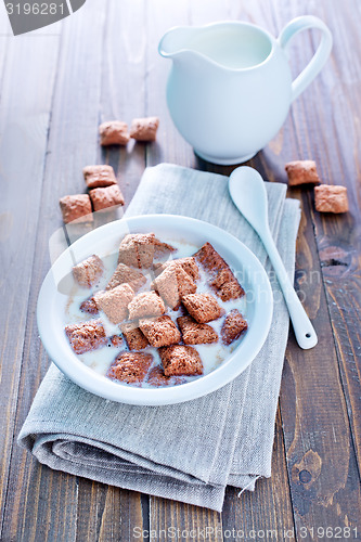 Image of dry breakfast with milk