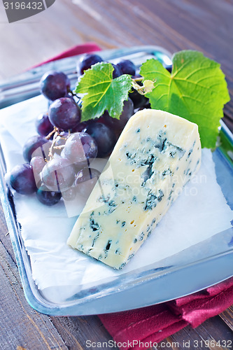 Image of cheese and grape
