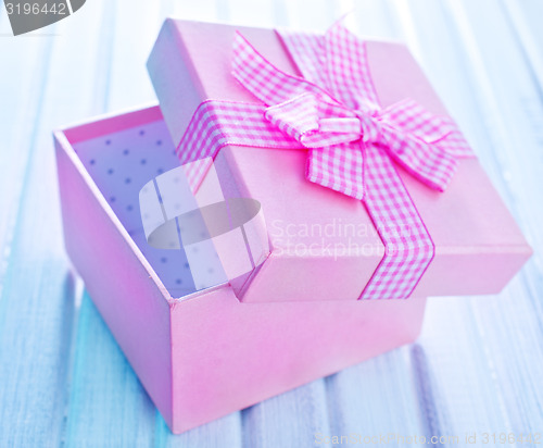 Image of box for present