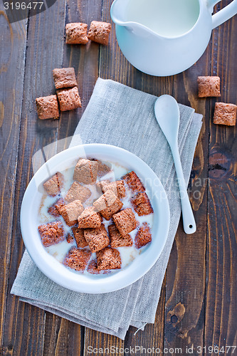 Image of dry breakfast with milk