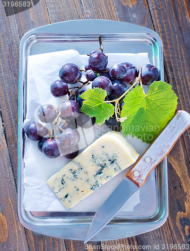 Image of cheese and grape