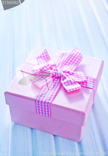 Image of box for present