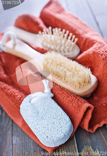 Image of towels and hearbrushes