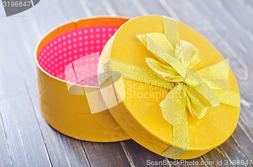 Image of box for present