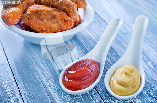 Image of sauce and chicken wings