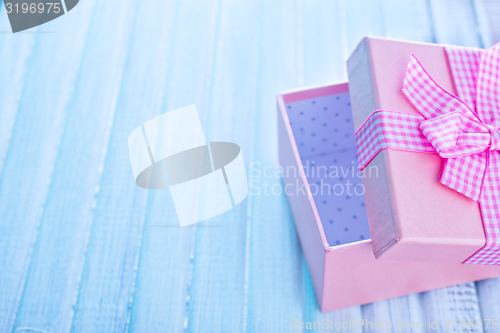 Image of box for present