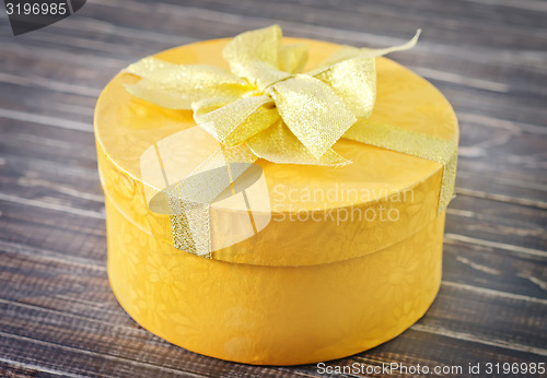 Image of box for present
