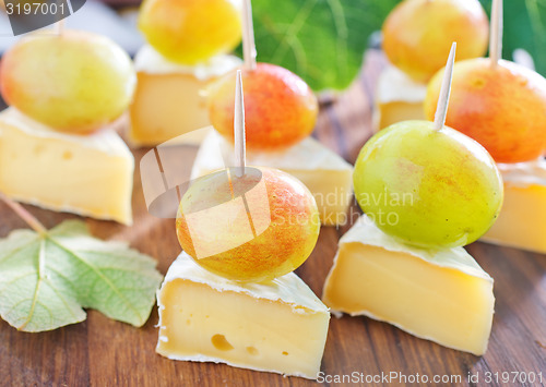 Image of cheese with grape