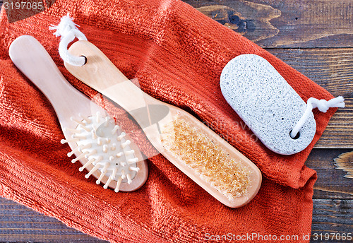 Image of towels and hearbrushes