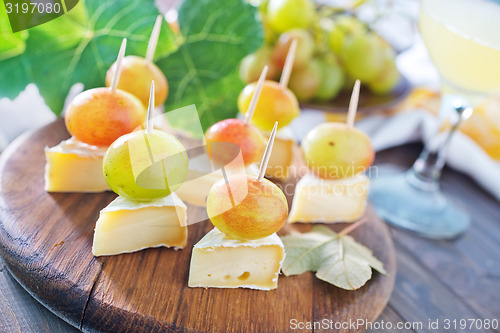 Image of cheese with grape