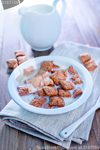 Image of dry breakfast with milk