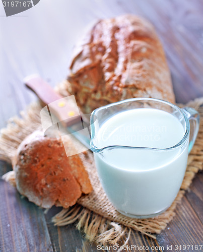 Image of bread with milk