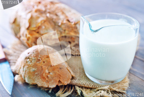 Image of bread with milk