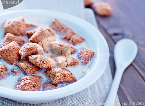 Image of dry breakfast with milk