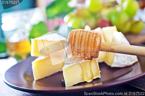 Image of cheese with grape