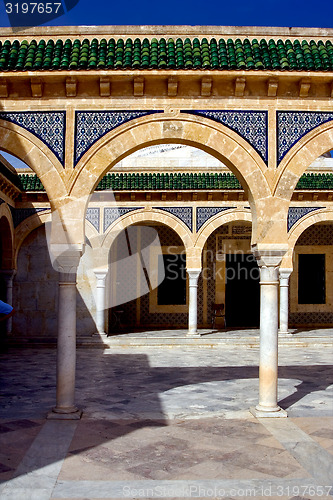 Image of column in bourguiba