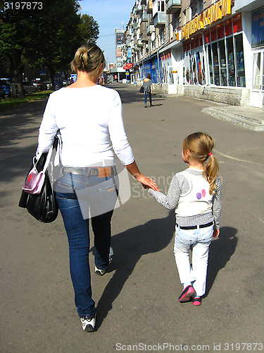 Image of Mother with the daughter go on city