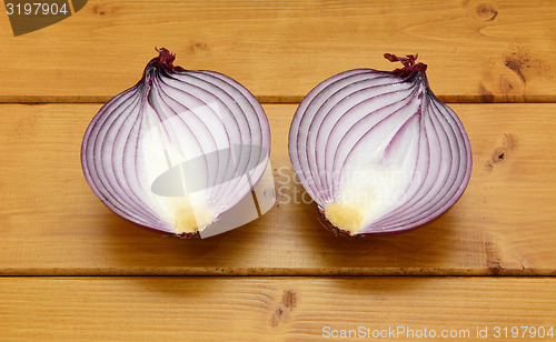 Image of Red onion halved