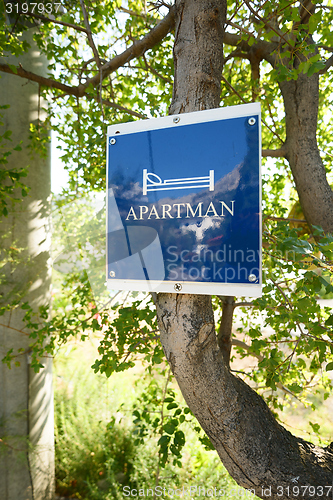 Image of Free apartment room sign