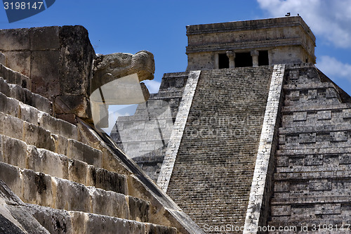 Image of chichen itza temple,kukulkan