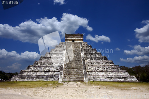 Image of kukulkan ,el castillo