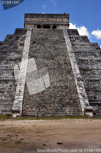 Image of the stairs of quetzalcoatl