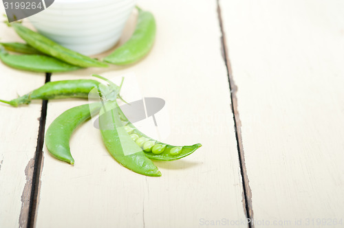 Image of hearthy fresh green peas 