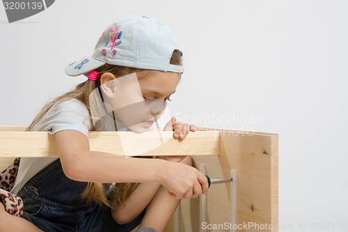 Image of Child secures runners drawers
