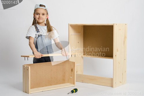 Image of Carpenter collects drawer