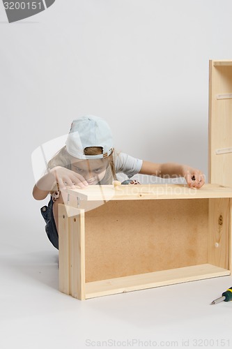 Image of Girl collects drawer