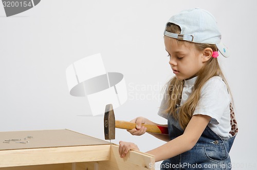 Image of Child washes rear wall of the chest