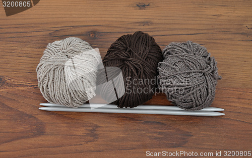 Image of Ball of wool with knitting needles