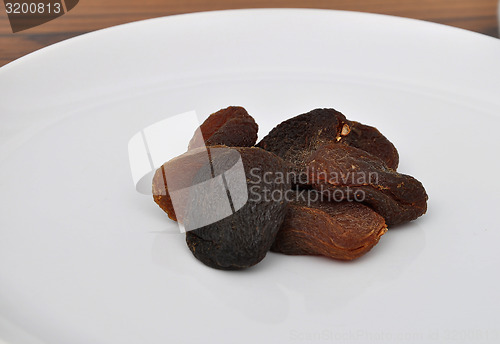 Image of Apricots on plate