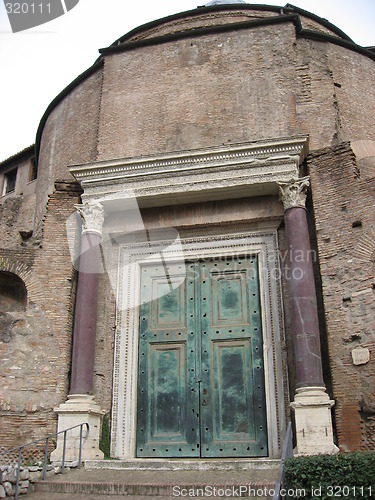 Image of Building in Foru Romanum