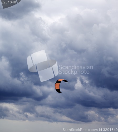 Image of Power kite and gray sky